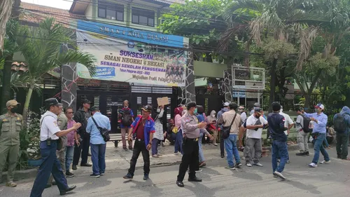 Diduga Pungut Iuran Sekolah Berdalih Sumbangan, Wali Murid SMA N 4 Kota Bekasi: “Sumbangan kok jumlahnya ditentuin?”