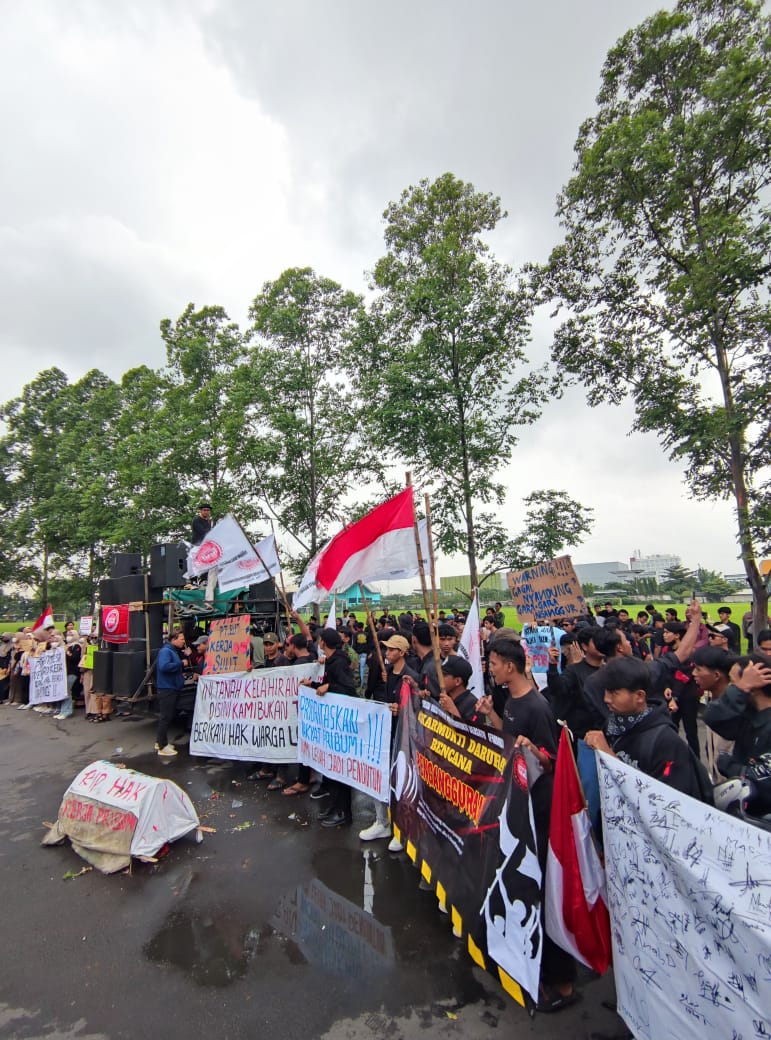 Susah Diserap Sebagai Tenaga Kerja : Ratusan Warga Mekarmukti Desak PTMI II, Untuk Perhatikan Warga Lokal