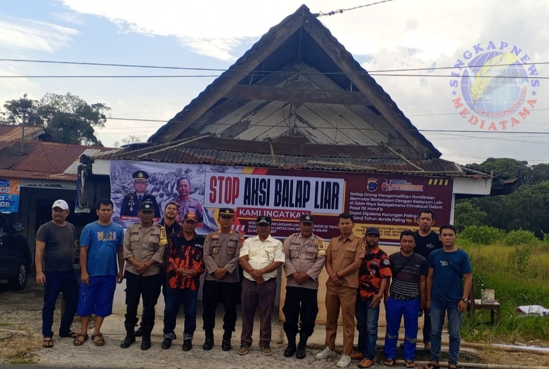 Jaga Kamtibmas, Kapolsek Sumbul Bersama Tokoh dan Ormas Pasang Spanduk Himbauan “Stop Balap Liar