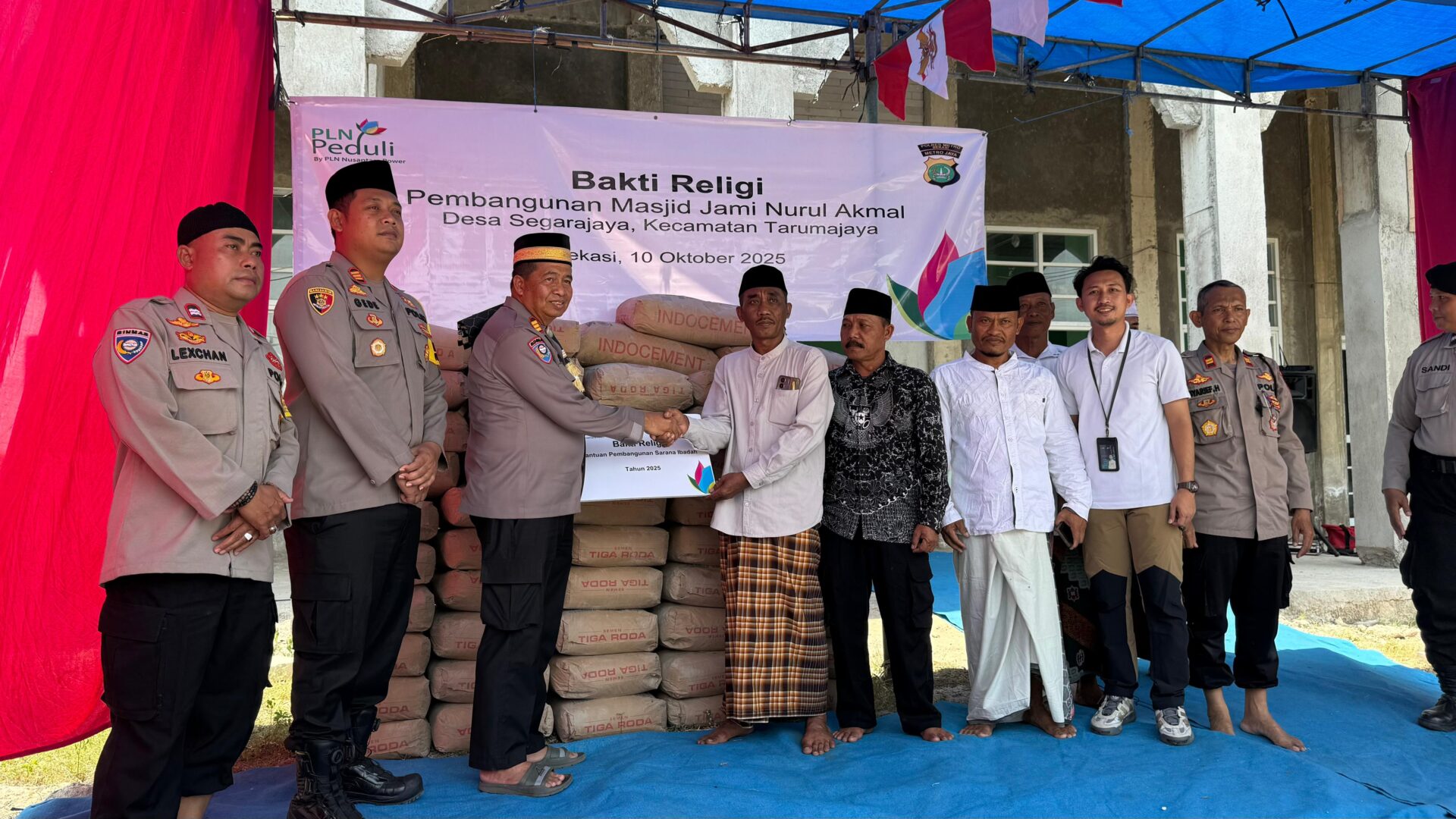Tingkatkan Sarana Ibadah Untuk Masyarakat, PLN NP Dan Polres Metro Bekasi Laksanakan Giat Bakti Religi