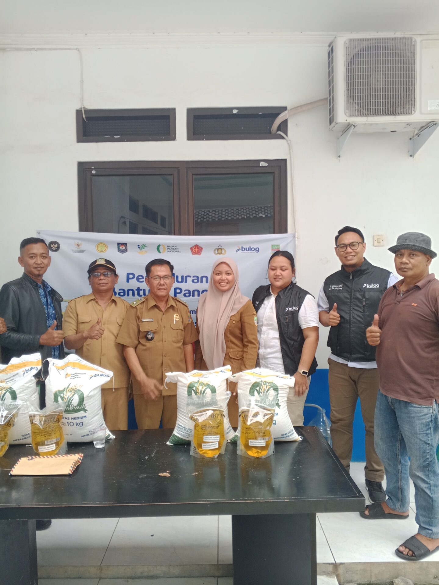 Penyaluran Bantuan Pangan Beras Di Desa Kedung pengawas Berjalan Sukses