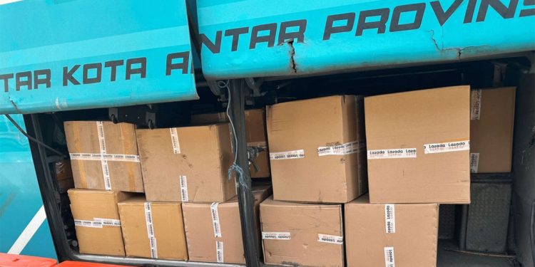 Bea Cukai Amankan Ratusan Ribu Rokok dan Miras Ilegal di Tol Semarang-Batang