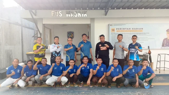 Wujudkan Lingkungan Asri, Lapas Cikarang Gandeng Narapidana Gelar Aksi Bersih-Bersih