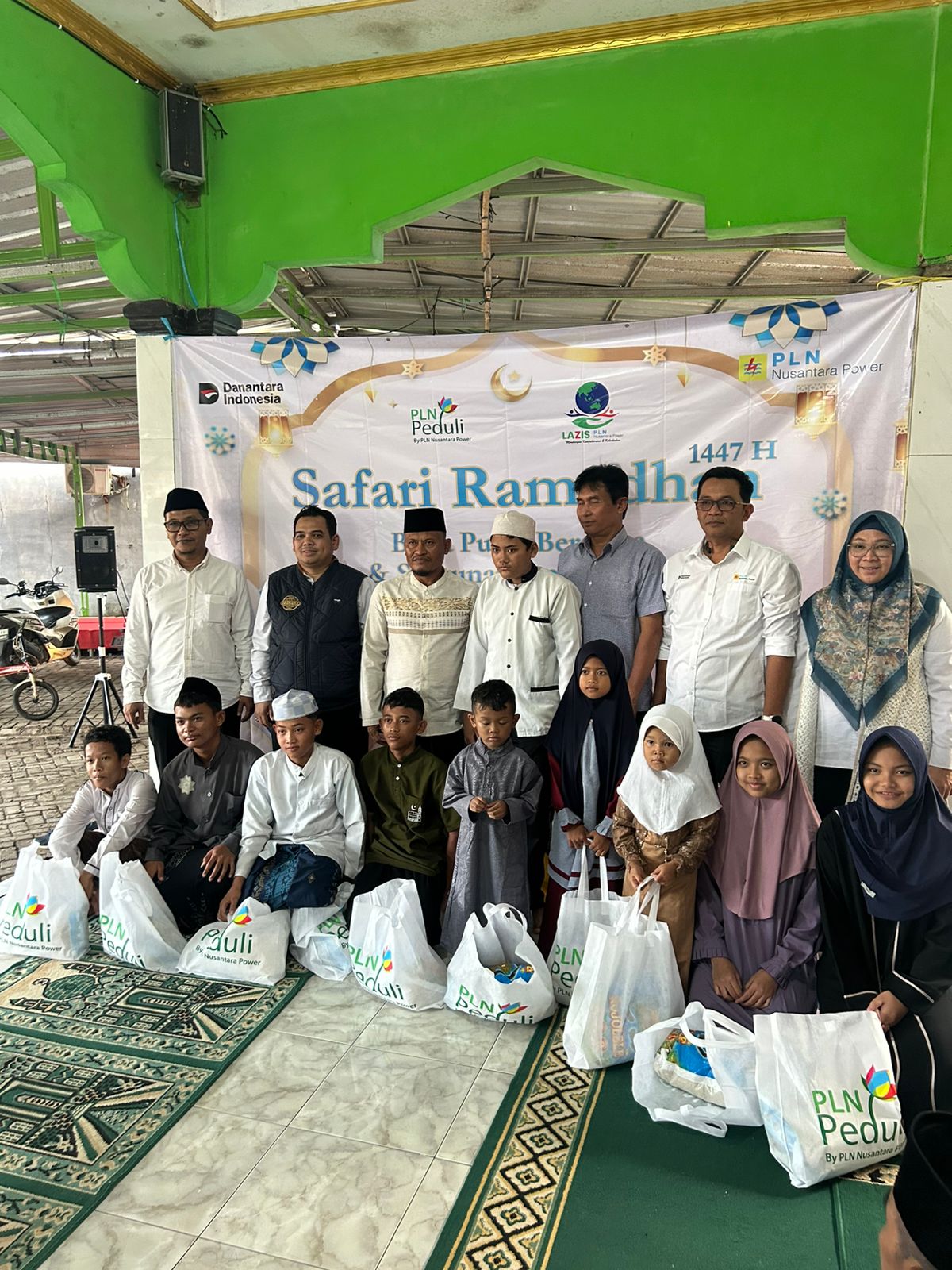 PLN NP UP Muara Tawar Gelar Bukber Dan Santunan Anak Yatim di Desa Segarajaya