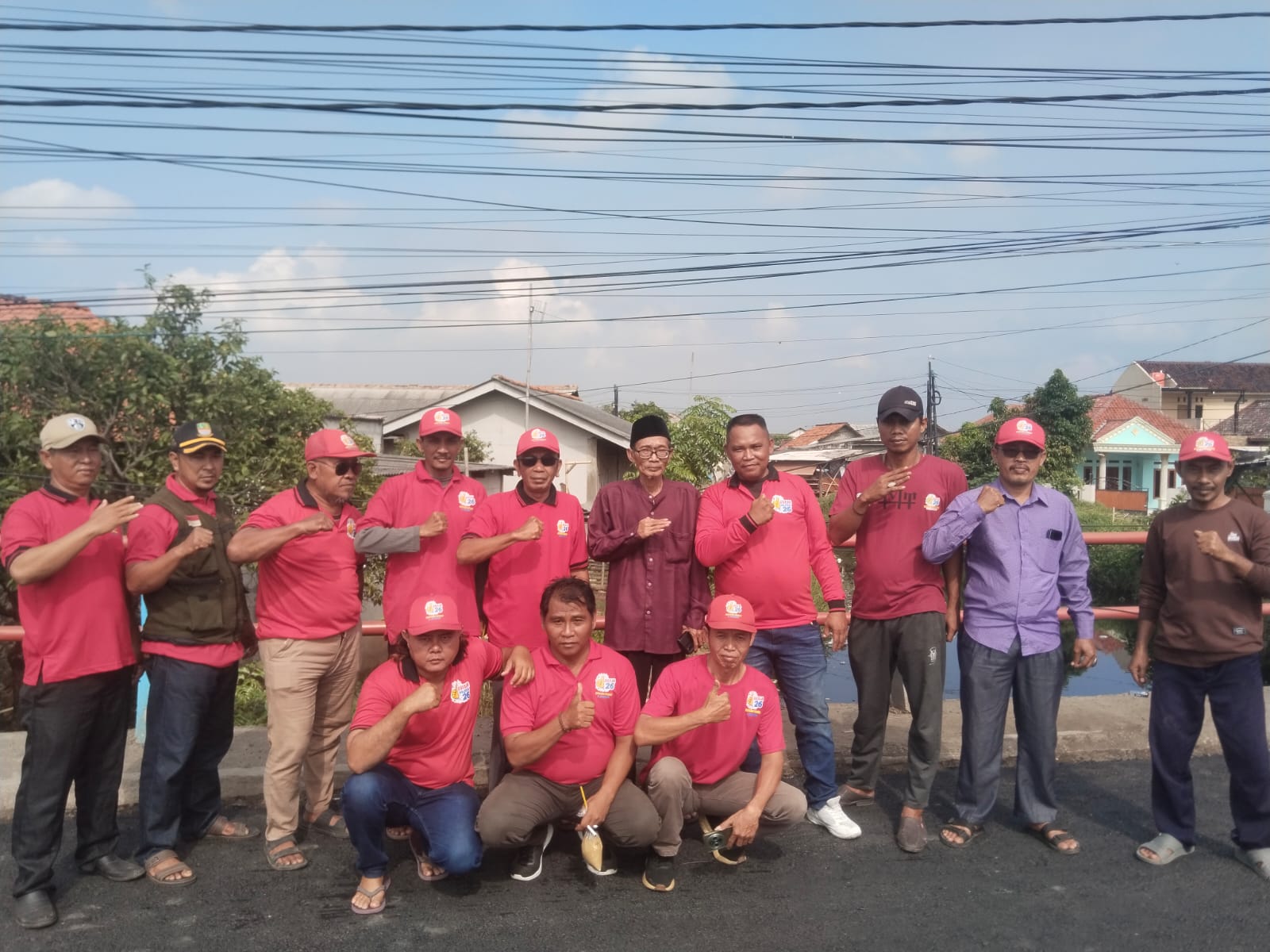 Aksi Nyata Braja, H Jayasan Perbaiki Jalan Sasak Munding Dengan Swadaya Relawan