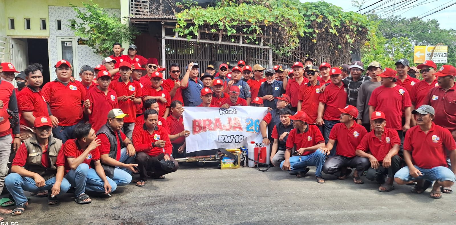H. Jayasan Gelar Fogging Di RW 10 VGH 3, Wujud Cegah Penyakit Dan Jawab Aspirasi Warga