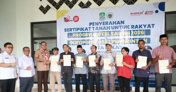 Pemkot Bekasi dan Kantah Serahkan 600 Sertifikat PTSL ke Warga